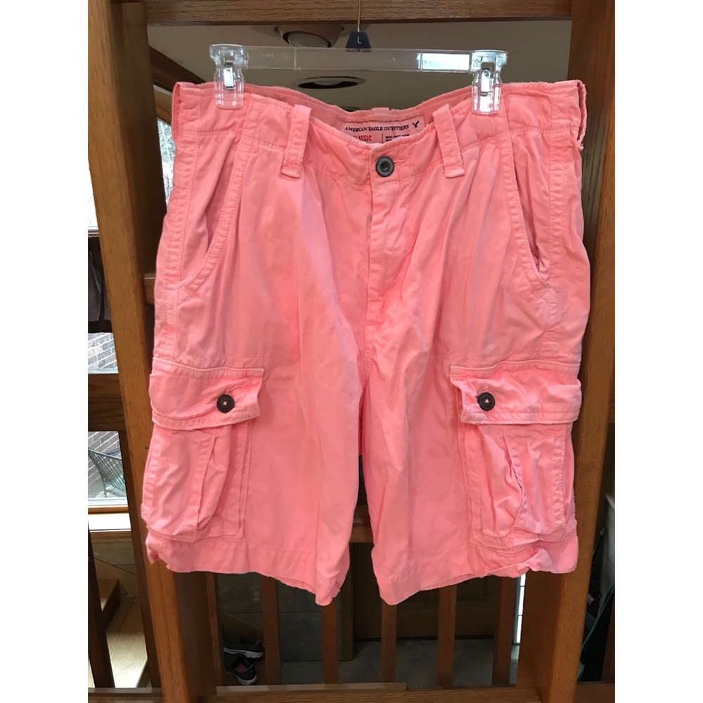 American Eagle men’s salmon colored shorts